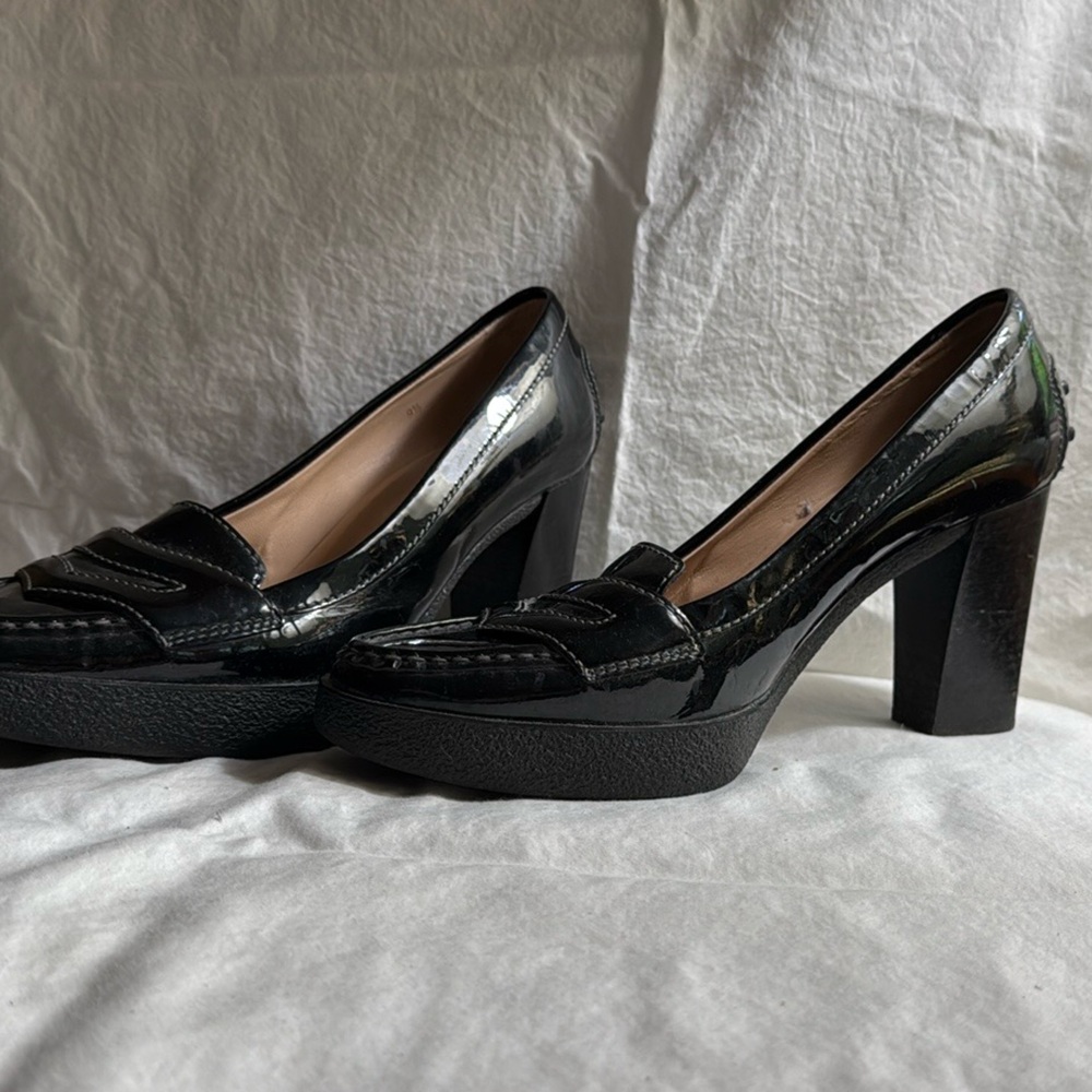 Tod’s Black Patent Leather Pumps styled like Loafers